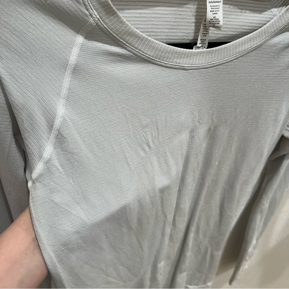 Lululemon Swiftly Tee White Sparkly Size 8 - image 4
